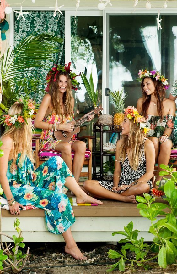 Hawaiian outfit for women