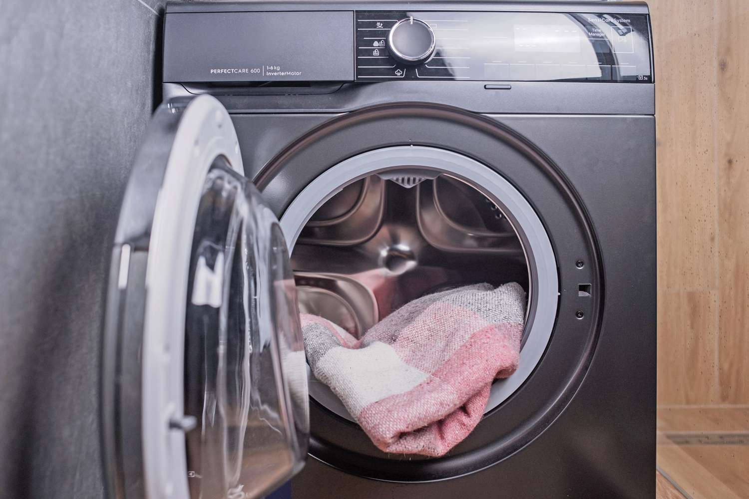 washing woollen blankets in washing machine