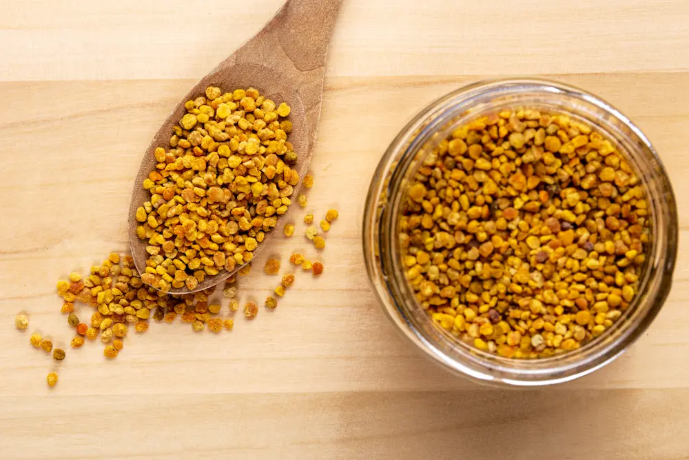 what does bee pollen taste like